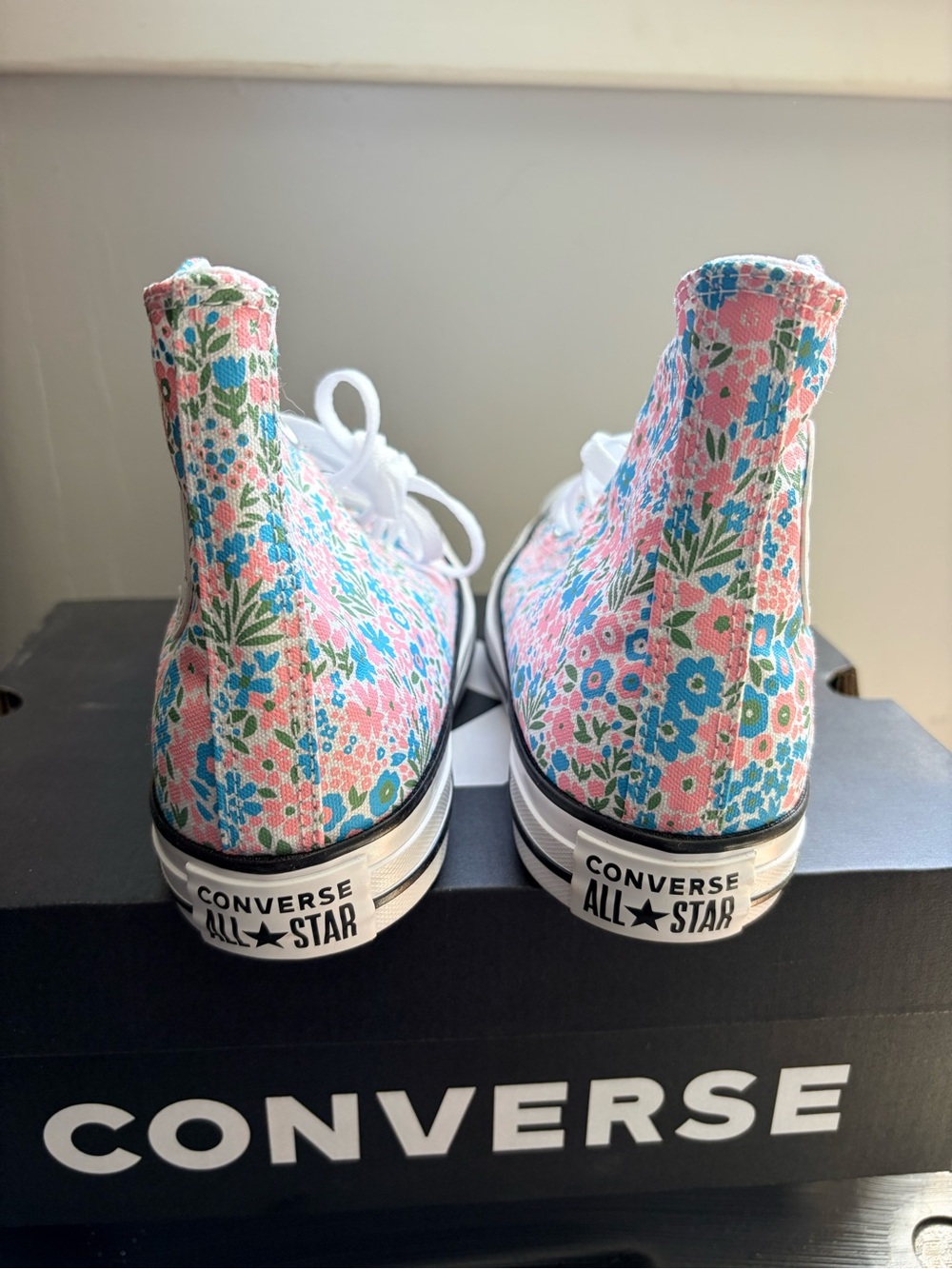 Converse High Top Floral print Sneakers - Picture 5 of 8